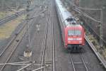 Hier 101 045-3 bei der Durchfahrt von Langen Flugsicherung am 27.12.2011.