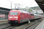 101 120 und 115 448 fahren mit einem Pbz in Ulm Hbf ein.