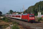 Der nchste Nachtzug nach Hamburg: 101 085-9 eilt mit hohem Tempo und ihrem Nachtzug durch Tostedt am 09.08.13.