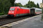 Gerade fhrt die 101 072-2 mit ihrem IC aus Andernach aus in Richtung Koblenz Hbf.
Hier ist sie zu sehen, als sie in Teilansicht hinter der IC 113 hervorlugt. 14.9.2013