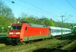 101 033 mit IR 2563 (Karlsruhe–Nrnberg) am 29.03.2002 in Stuttgart Nrnberger Strae