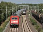 Hochbetrieb auf der  Rollbahn  Hamburg–Bremen zwischen Lauenbrck und Scheeel am 15.09.2010 (v.l.n.r.):  101 067 mit IC 2213  Rgen  (Binz–Kln–Stuttgart), ES 64 F4-110 als Tfzf (D)