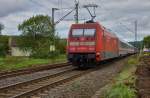 101 135-2 schiebt einen IC 2159 nach Leipzig Hbf.