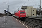 Am 17.01.2015 fuhr 101 097-4 mit dem EC 7 (Hamburg Altona - Zürich HB/Chur HB) durch Müllheim (Baden) in Richtung ihrem nächsten Zwischenhalt in Basel Bad Bf.
