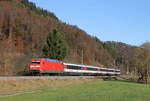 101 021-4 mit dem IC 185 (Stuttgart Hbf-Zürich HB) bei Sulz 20.11.16