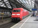 101 131 schiebt am 23.06.2007 den ICE 2352 Ersatzzug fr ICE 652 aus dem Klner Hbf in Richtung Bonn.