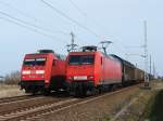 145 047 mit TEC 45533 muss warten, whrend 101 040 mit IC 2379 vorbei darf. (Stralsund-Langendorf, 30.03.08)