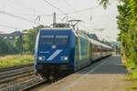 101 133-7 train charter TCS mit Partyzug nach Leipzig bei der Durchfahrt in Hilden, Juni 2024.