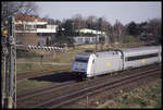 Der Metropolitan mit 101131 an der Spitze passiert hier auf seiner Fahrt von Köln nach Hamburg am 2.4.2001 den Betriebshof der Teutoburger Wald Eisenbahn in Lengerich.