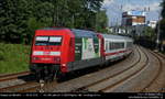 101 060 schiebt den IC nach Hamburg.