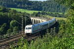 101 013-1 schiebt ihren IC nach Düsseldorf über den Altenbekeneer Viadukt in Richtung Paderborn.

Altenbeken 24.08.2024