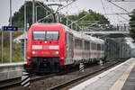 D-DB 101 115-4 und D-PRESS 218 412-5 (218 058-9) (am ende) fuhren am 19.09.24 als IC 2268 von Hamburg Hbf (AH) nach Ostseebad Binz (WBI), kurz vor seinem Zwischenhalt in Lübeck Hbf (AL), hier bei