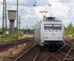 101 034-7  InForm  war am 21.06.09 zu besuch in Hamburg-Altona. Hier kommt sie gerade als Lz aus Hamburg-Langenfelde angerollt und setzt sich nun vor den IC 2071 nach Dresden Hbf.