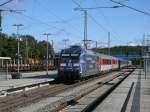 Bunte Lok und bunter Wagenpark so war,am 23.September 2012,der EC 379 Binz-Brno bei der Einfahrt in Bergen/Rgen.Zuglok war 101 042.