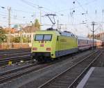 Unsere zweite und auch letzte Foto-Sichtung der, fr die documenta werbende, 101 013-1 einen IC aus Hannover Hbf schiebend. Mittlerweile ist sie wieder rot. Aufgenommen am 08.09.2012.