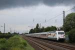 Die neue Werbelok 101 027, welche für 25 Jahre Deutsche Einheit wirbt, hat hier schiebend mit dem IC 2312 nach Hamburg-Altona den Bahnhof Angermund (Düsseldorf) in Richtung Duisburg