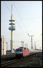 120149 fährt hier am 11.5.1991 um 9.08 Uhr mit dem EC 113 Diamant nach Innsbruck in den HBF Duisburg ein.