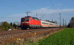 120 111 führte ihren IC 2355 am 22.10.17 durch Gräfenhainichen dem nächsten Halt in Leipzig entgegen.