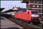 120140 wartet hier am 29.6.1992 vor dem Eilzug nach Bremen auf Gleis 1 im Hauptbahnhof Osnabrück auf die Abfahrt.