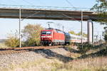 120 105-2 mit dem IC 2907 für ICE 1693 von Berlin Ostbahnhof nach Frankfurt(M) Flughafen Fernbf in Nennhausen.