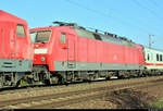 Blick auf 120 123-5 DB, die im PbZ 2487 von Leipzig Hbf nach Frankfurt(Main)Hbf mit 120 105-2 DB eingereiht ist und in Zscherben, Angersdorfer Straße, auf der Bahnstrecke Halle–Hann. Münden (KBS 590) fährt.
[18.4.2019 | 17:30 Uhr]