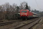Am 02.04.2013 zieht 120 144 IC aus Zürich seinem Ziel Stuttgart Hbf entgegen. Aufgenommen in der Nähe des Stuttgarter Nordbahnhofs. 
