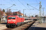 Am 26.01.2016 fährt 120 150 mit IC Stuttgart-Zürich durch den Bahnhof Stuttgart-Vaihingen.