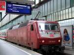 Br.120 126-8 mit IC2068 von Nrnberg Hbf nach Karlsruhe Hbf im Bahnhof Stuttgart HBF.