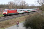 120 102 als Sandwich mit einer 101 und gerade einmal 4 IC-Wagen am 9. Februar unterwegs von Norddeich in's Rheinland nach Köln