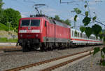 06. Juni 2013, IC 2208 München - Berlin fährt durch den Bahnhof Kronach. Zuglok ist 101 057, 120 105 schiebt nach.