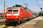 01. August 2005, Bahnhof Freilassing, Lok 120 107 hat IC 2429  Alpenland  von München nach Freilassing gebracht (16:09 Uhr). Nach dem Richtungswechsel wird er 16:46 Uhr weiter nach Berchtesgaden fahren. 