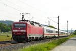23. Mai 2017, IC 2302 München - Berlin fährt durch Küps. Zuglok ist 120 144, 120 126 schiebt nach.