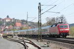 17. April2015, IC 2300 München - Berlin fährt durch den Bahnhof Kronach. Lok 120 118 führt, 120 131 schiebt nach.