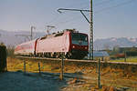 11. Februar 2001, IC 718 „Alpenland“ mit Lok 120 139 fährt bei Hofham nach Freilassing
