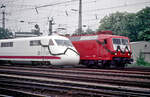 Ein  besonderes  Bild: ICExperimental 410 001 und die erste Seriendrehstromlokomotive der DB  120 103 am 30.05.1987 festlich geschmückt auf der feierlichen Eröffnungsfahrt des ersten Teilabschnitts der NBS Mannheim-Stuttgart. Aufnahmeort: östlich des Hbf. Mannheim kurz vor dem Beginn der Auffahrtsrampe der Schnellbahntrasse über den Rbf. Mannheim.