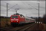 120 156-5 zieht am 02.03.08 den falsch gereihten IC 2161 nach Nrnberg Hbf, aufgenommen bei Aalen-Hofen.