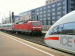 120 132-6 mit IC 2025 nach Frankfurt/Main bei der Einfahrt auf  Gleis 10,normalerweise Gleis 11 im Dortmunder Hbf.,Grund war die  Weichen-Erneuerung auf Gleis 16.(22.06.2008)