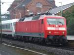 BR 120 104-5 zieht einen IC am Steuerwagen durch HH-Harburg in Richtung Sden am 06.08.2008.