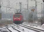 120129 auf dem Bahnhof Berlin-Lichtenberg am 19.02.2005 beim Umsetzen. Wegen Rauhreif sind beide Stromabnehmer oben.