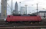 Nichts als Tristesse bedeckt die Haut der 120 142-5. (Frankfurt Hbf, 23. Mai 2009)