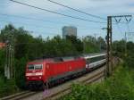 120 109-4 zieht IC 486 Zrich HB - Stuttgart Hbf aus Singen am Hohentwiel.