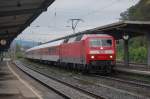 120 143-3 mit AZ 1374 nach HH-Altona, am 18.10.2009 durch Kreiensen