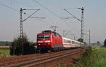 Am 20. August 2009 befrdert 120 146 den IC 2319 von Mnster nach Stuttgart. Die Aufnahme entstand bei Wiesloch.