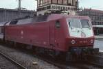 BR 120 119-3 in Mnchen Hbf, Juni 1991.