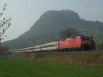 120 152-4 mit IC 282 Zrich HB - Stuttgart Hbf kurz hinter Singen am Hohentwiel. 09.04.10