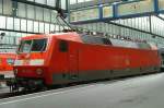 120 121 am 10.09.2002 mit IC 119 von Mnster in Stuttgart Hbf. In zwei Minuten fhrt der Zug mit einer anderen Lok (kein Steuerwagen) weiter nach Mnchen, dort wird er geteilt, nach Garmisch-Patenkirchen und Berchtesgaden.