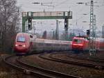 Begegnung auf der KBS 480 am 18.02.2011. Der Thalys eilt Richtung Kln, 120 207-6 schiebt den RE9 in den Aachener Hbf.