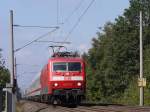 120 101 mit dem IC 1961 Hamburg-Altona - Rostock Hbf kurz hinter Bchen; 13.09.2013
