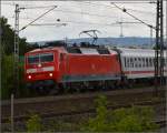 Der dunkle Himmel lässt die erstaunlich saubere Front der 120 103 fast unwirklich aussehen. Zuffenhausen, Mai 2014. 