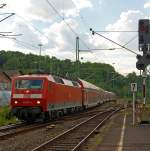 Die 120 207-6 (ex 120 136-7) mit 6 DoSto´s als RE 9 - Rhein Sieg Express (RSX) Aachen - Kln - Siegen am 05.06.2013 bei der Einfahrt in den Bahnhofes Betzdorf/Sieg.